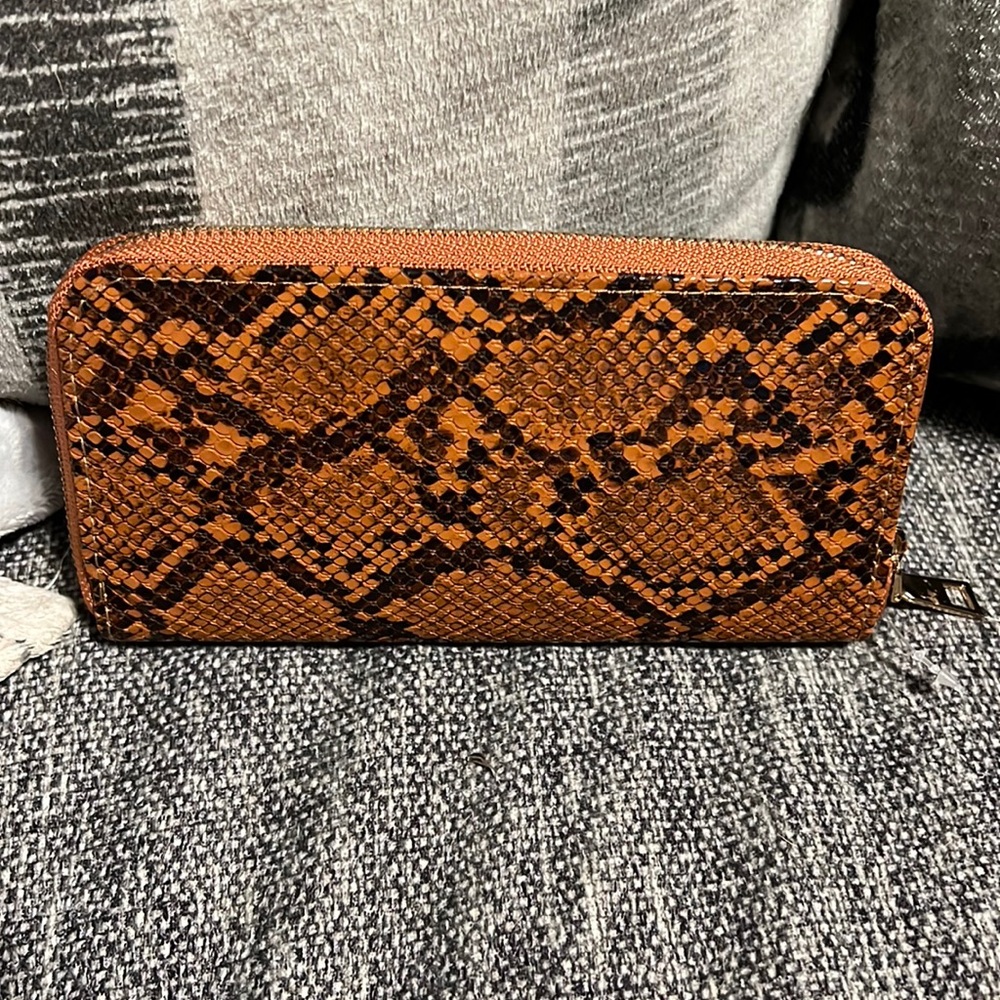 NWOT 3 AM Forever Zip Around Faux Snake Skin Wallet